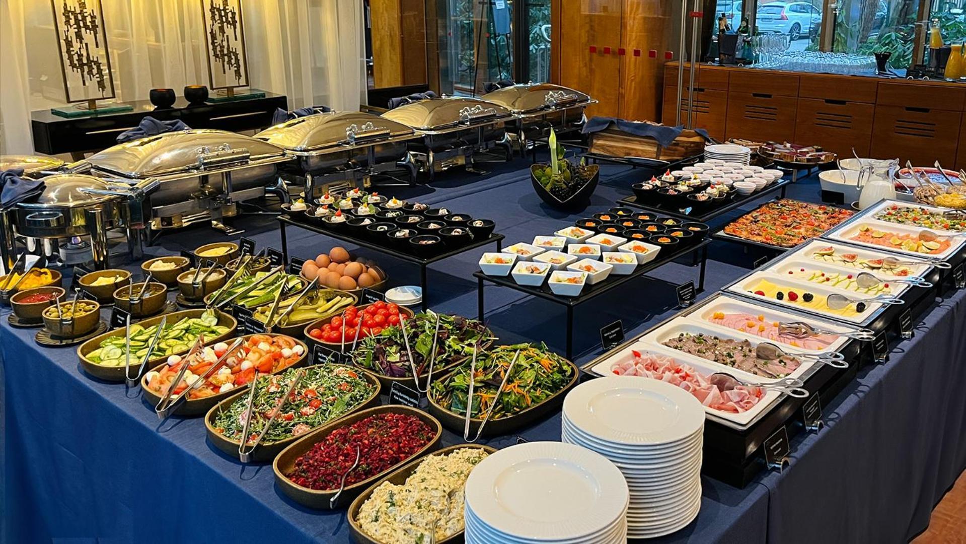 Palanga Life Balance Spa Hotel Exterior foto A buffet at a hotel