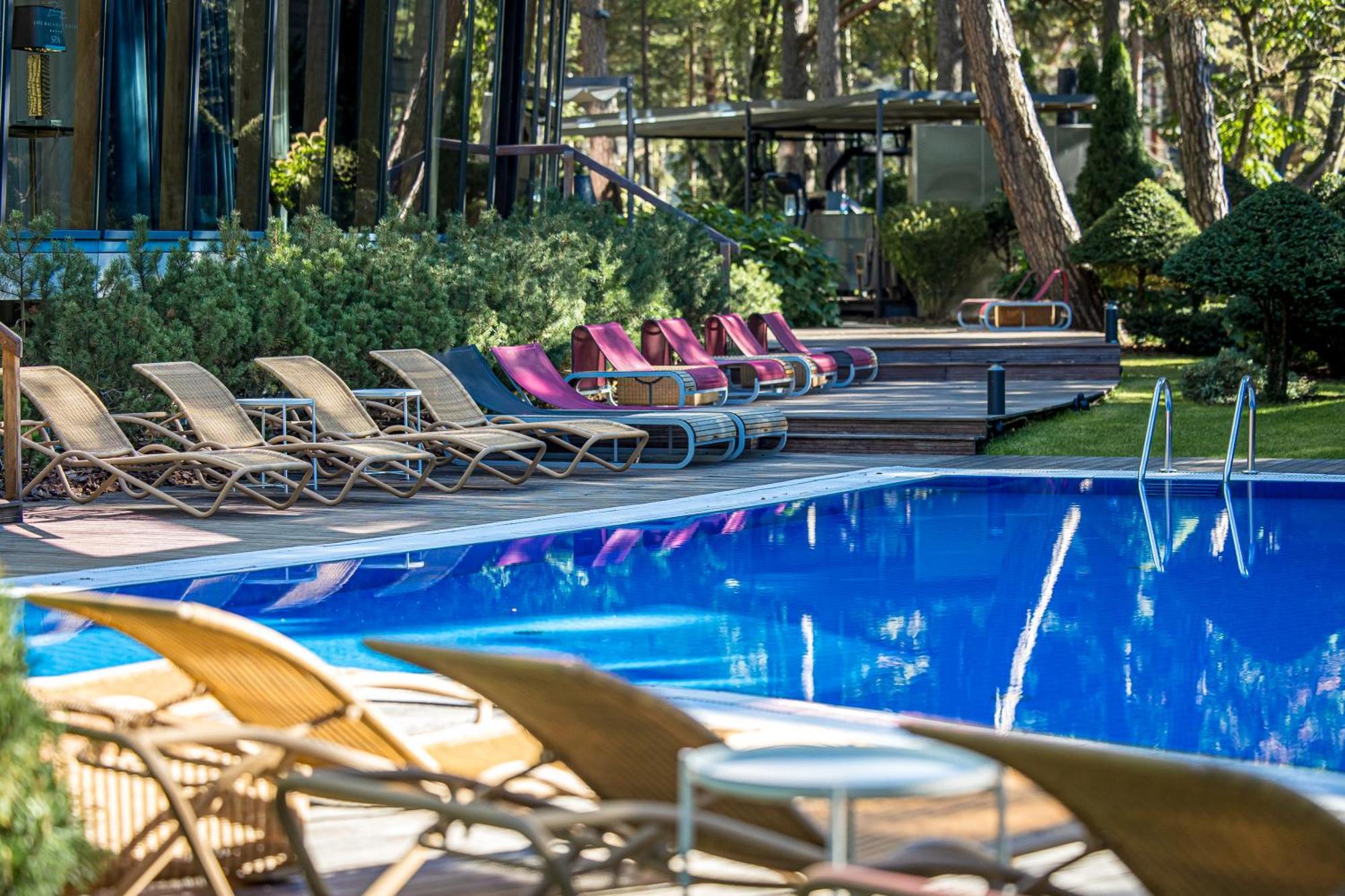 Palanga Life Balance Spa Hotel Exterior foto The pool at the hotel