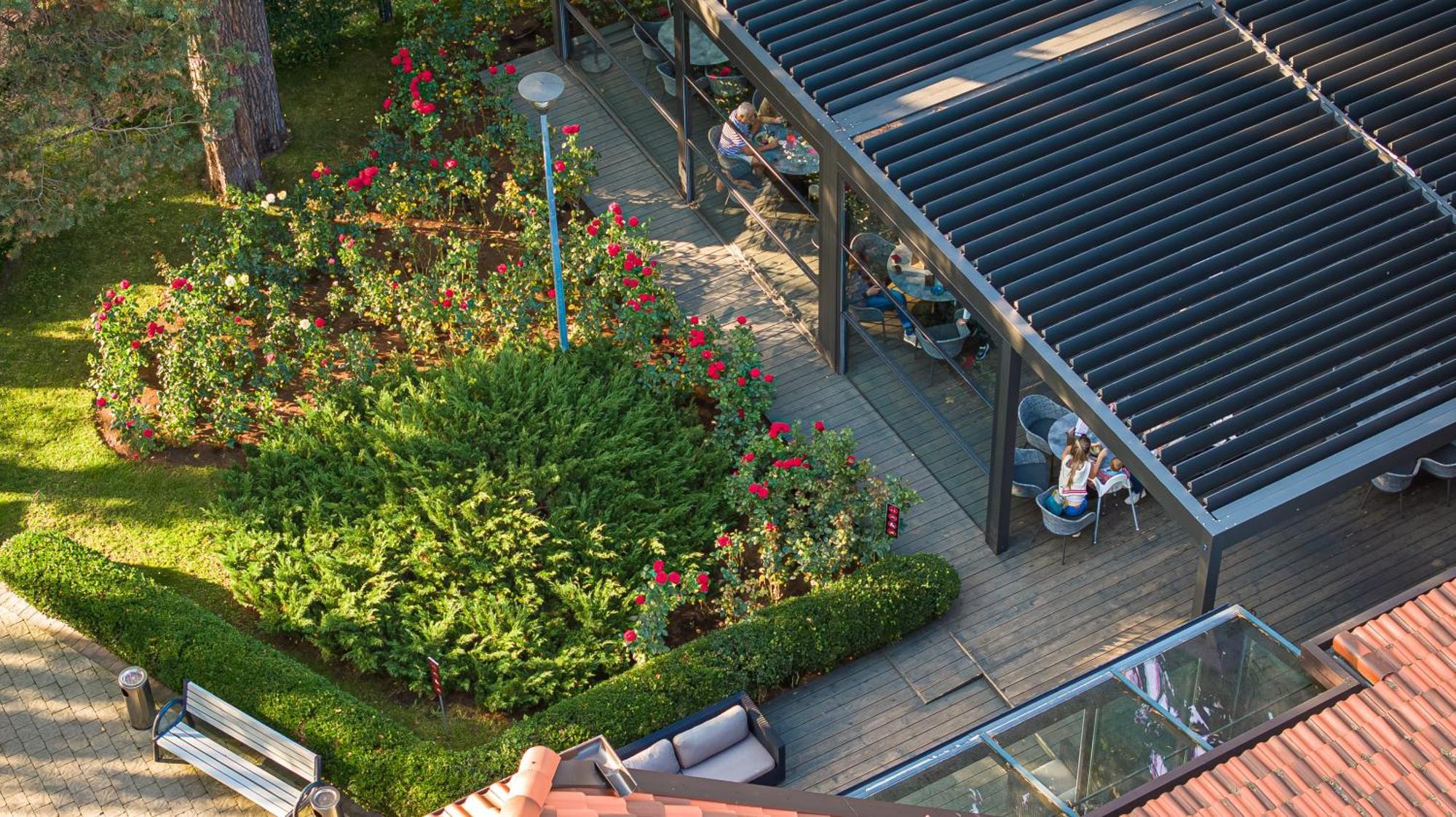 Palanga Life Balance Spa Hotel Exterior foto A pergola with louvres