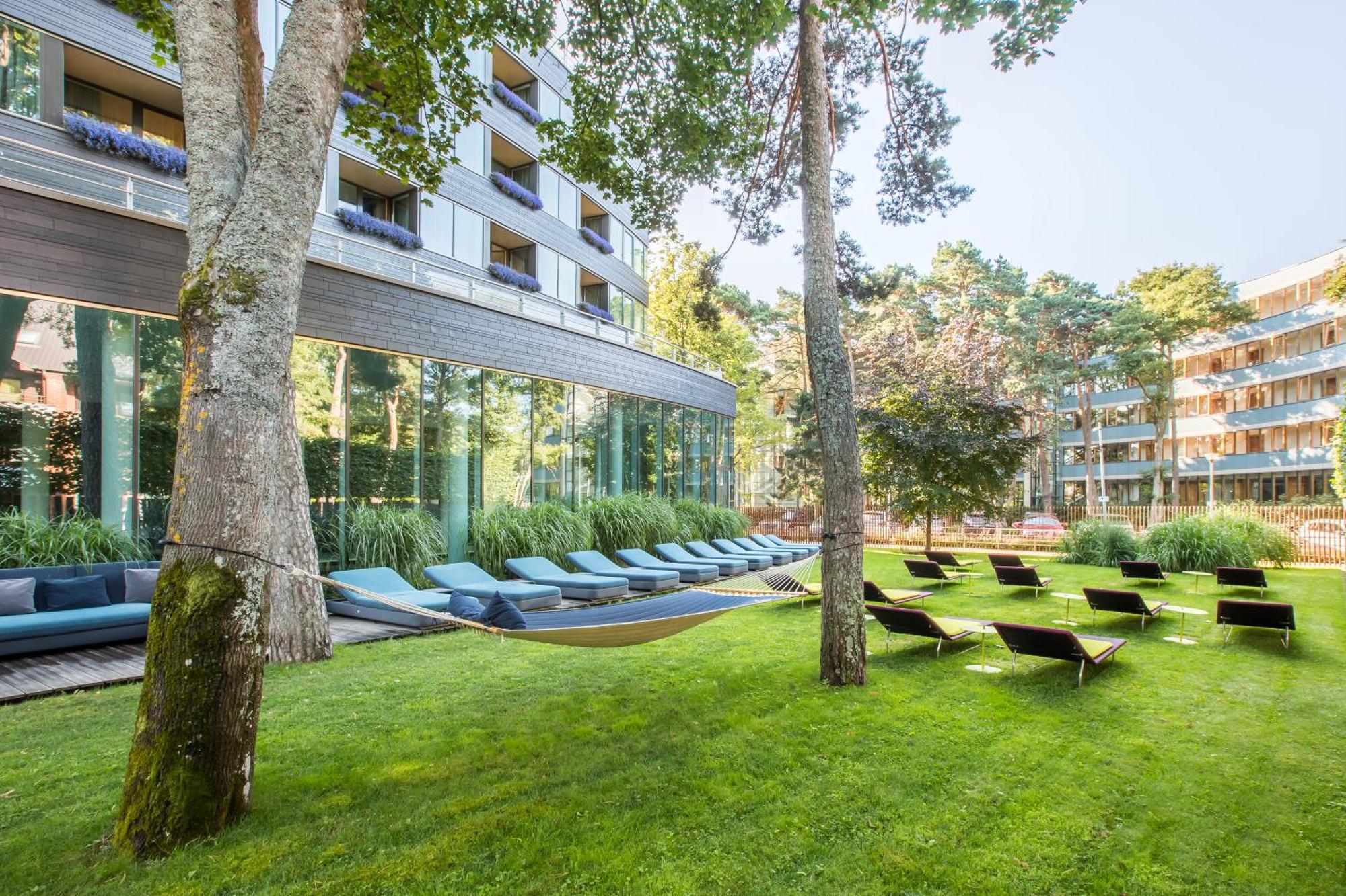 Palanga Life Balance Spa Hotel Exterior foto The Hotel's garden