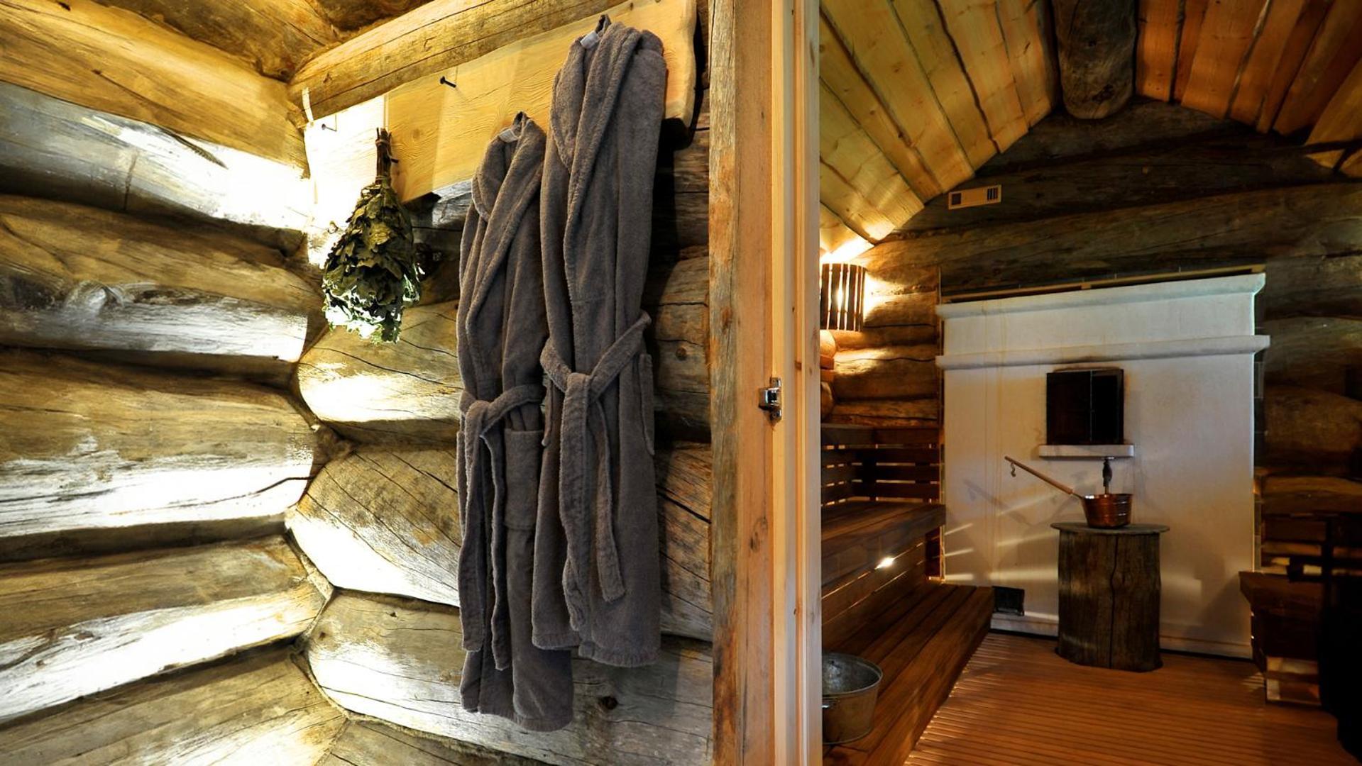 Palanga Life Balance Spa Hotel Exterior foto A bathrobe hanging on a door