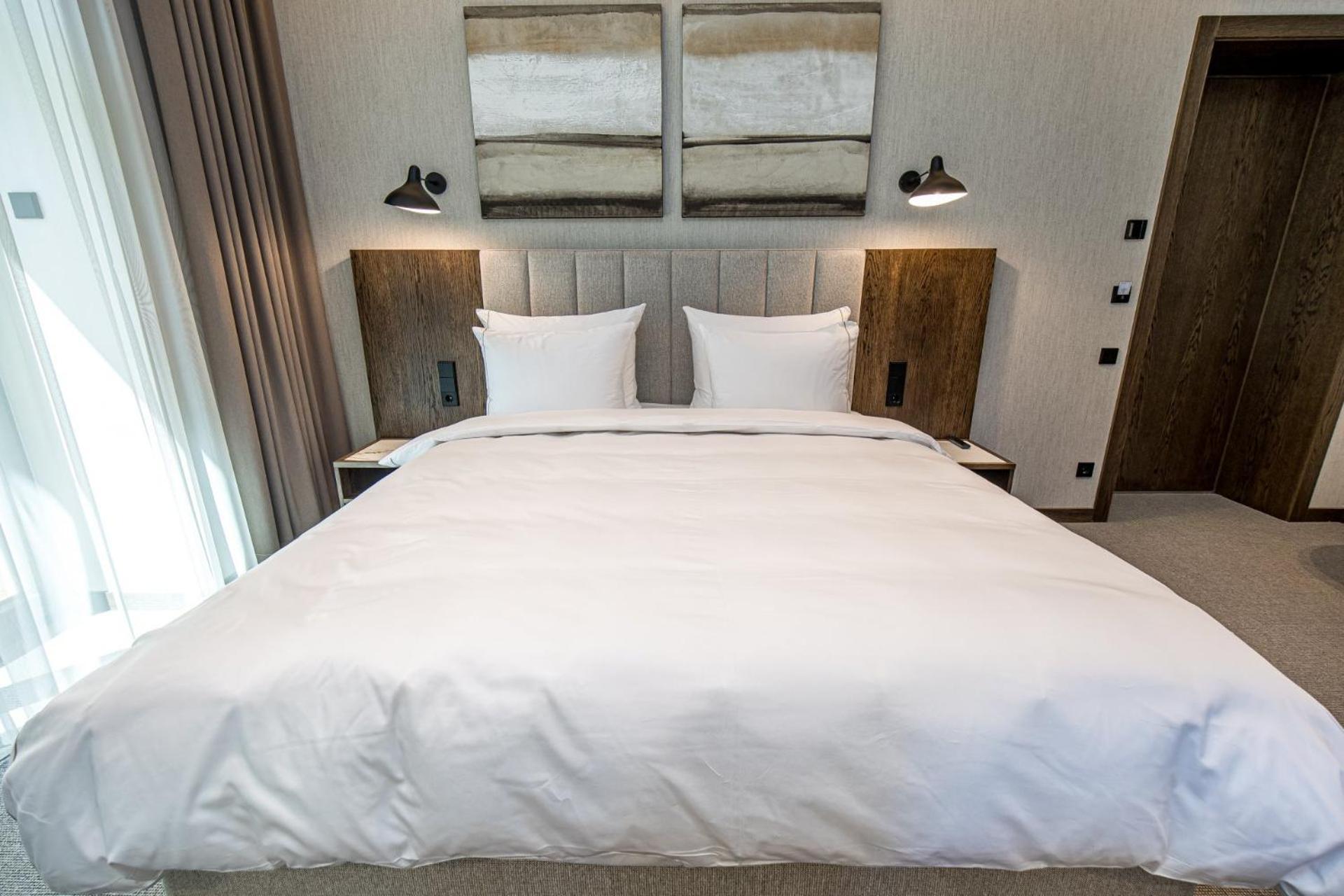 Palanga Life Balance Spa Hotel Quarto foto A bed with a duvet